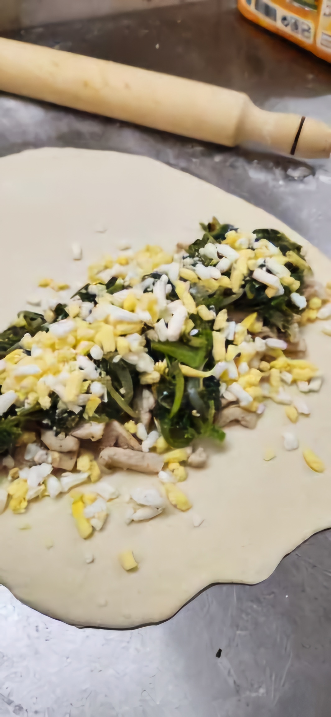 کالزونه مرغ و اسفناج